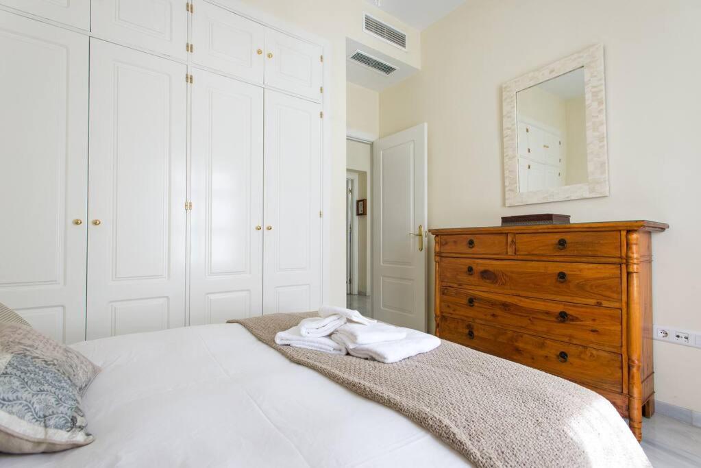 Apt. Sierpes-Cuna, Wifi, Hvac Sevilla Eksteriør billede
